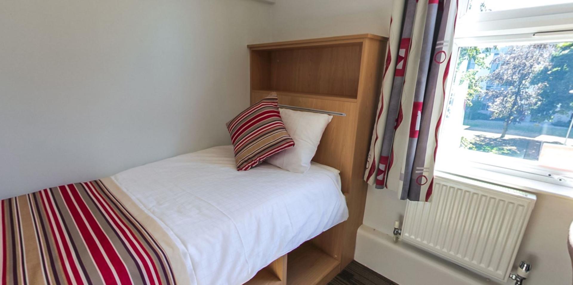 Keynes College - Bedroom 1.jpg